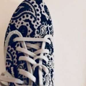 Washable lace patterned Reebok sneakers.